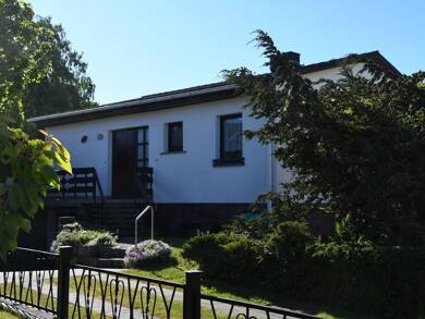 Haus zum Kauf provisionsfrei 265.000 € 4 Zimmer 90 m² 1.038 m² Grundstück Rugardstraße 19 Bergen Bergen auf Rügen 18528