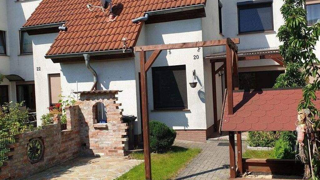 Reihenmittelhaus zur Miete 800 € 4 Zimmer 114 m² 210 m² Grundstück frei ab 01.05.2026 Finsterwalder Str.20 Brandenburgisches Viertel Eberswalde 16227