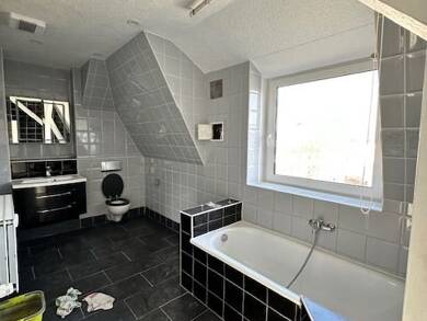 Wohnung zur Miete 918 € 3 Zimmer 108 m² Dachgeschoss, 4. Geschoss frei ab sofort Am Fuchsberg 24 Leipziger Str. Magdeburg 39112