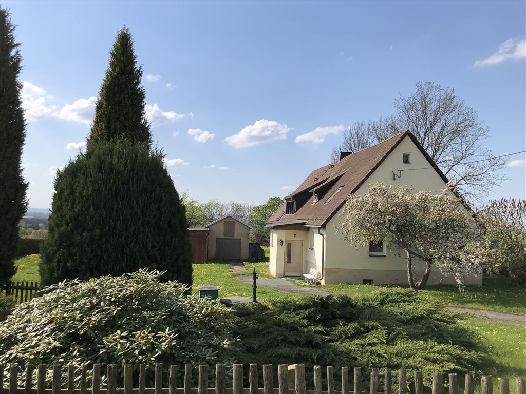 Einfamilienhaus zum Kauf 195.000 € 6 Zimmer 180 m²<br/>Wohnfläche 1.860 m²<br/>Grundstück Schloditzer Straße 22 Droßdorf Tirpersdorf 08606