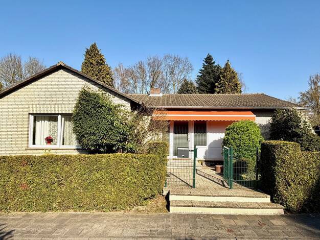 Bungalow zum Kauf 298.000 € 3 Zimmer 95 m² 688 m² Grundstück Eduard-Beerbaum-Straße 5 Lipp Bedburg 50181