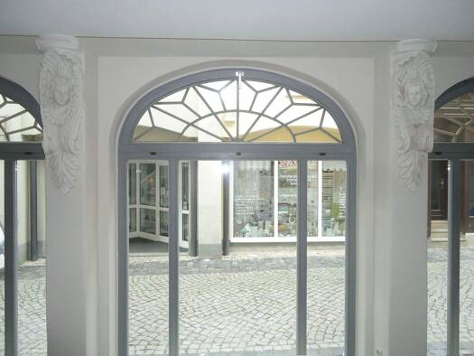 Wohn- und Geschäftshaus zur Miete 650 € 3 Zimmer 119 m² Bürofläche Naumburg Naumburg (Saale) 06618