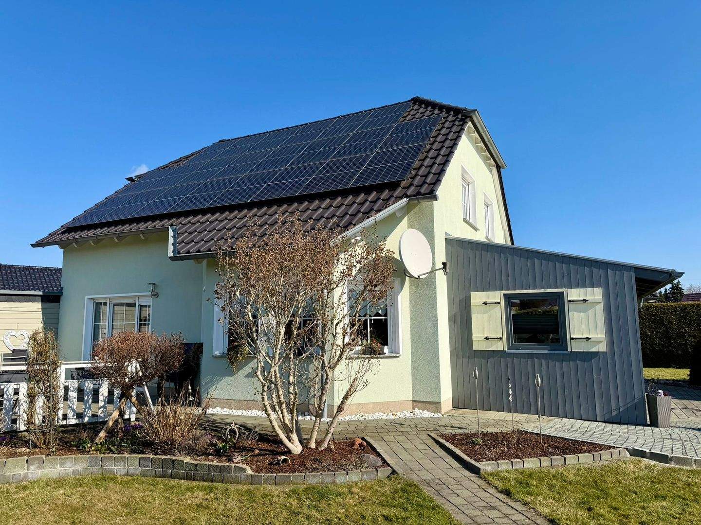 Immobilie in Jessen (Elster) - Familienfreundliches Haus mit 2 großzügigen Terrassen, wunderschönem Garten in beliebter Lage von Jessen (Elster) - Bild 2