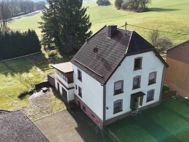 Einfamilienhaus zum Kauf 149.000 € 7 Zimmer 165 m² 3.860 m² Grundstück frei ab sofort Zum Geissrech 3 Noswendel Wadern 66687
