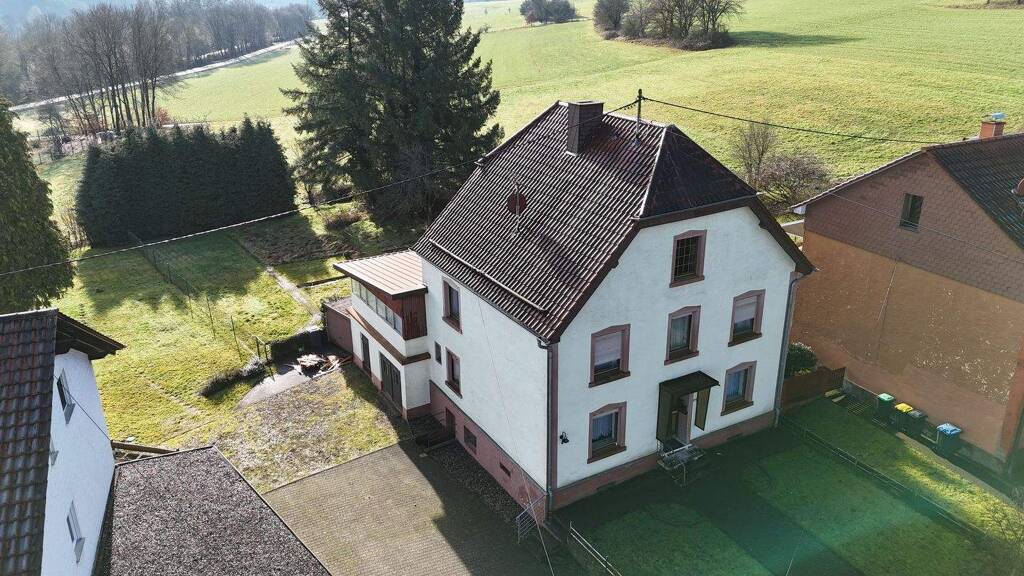 Einfamilienhaus zum Kauf 149.000 € 7 Zimmer 165 m² 3.860 m² Grundstück frei ab sofort Zum Geissrech 3 Noswendel Wadern 66687