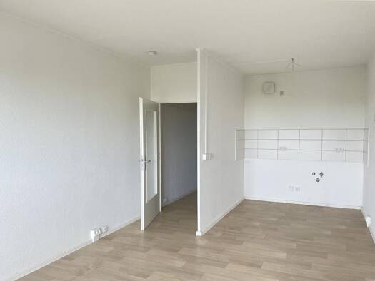 Wohnung zur Miete 323 € 2 Zimmer 43,9 m² 1. Geschoss Warschauer Straße 8 Berliner Platz Erfurt 99089