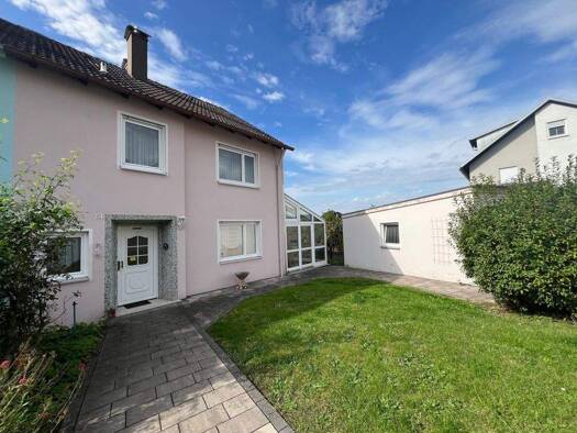 Doppelhaushälfte zur Miete 1.200 € 7 Zimmer 135 m² 385 m² Grundstück frei ab 01.02.2026 Feuchtwangen 91555