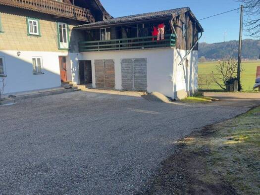 Haus zum Kauf 8 Zimmer 300 m² 2.418 m² Grundstück Valentinhaft 5222