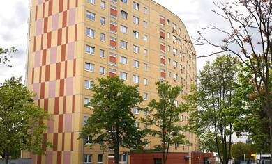 Wohnung zur Miete 242 € 1 Zimmer 36,6 m² 7. Geschoss frei ab 01.09.2025 Ziolkowskistraße 1 Stadtgebiet Ost Neubrandenburg 17036