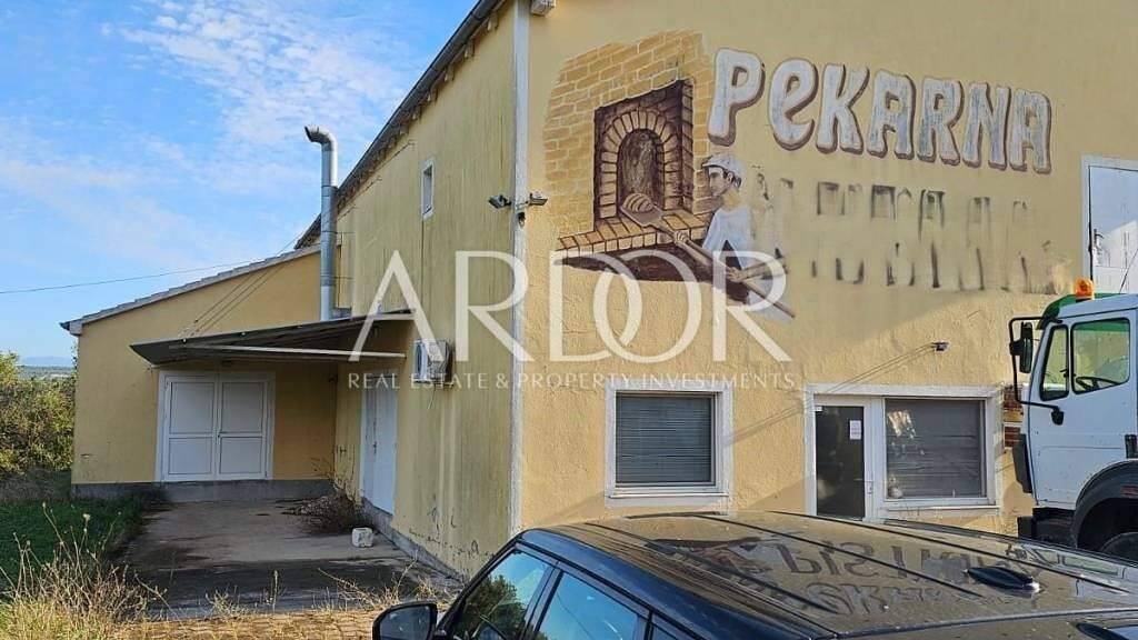 Büro zum Kauf 450.000 € 3 Zimmer Pasman Centar, Kraj