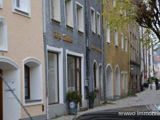 Haus zum Kauf 249.000 € 1 Zimmer 200 m² 290 m² Grundstück Burghausen 84489