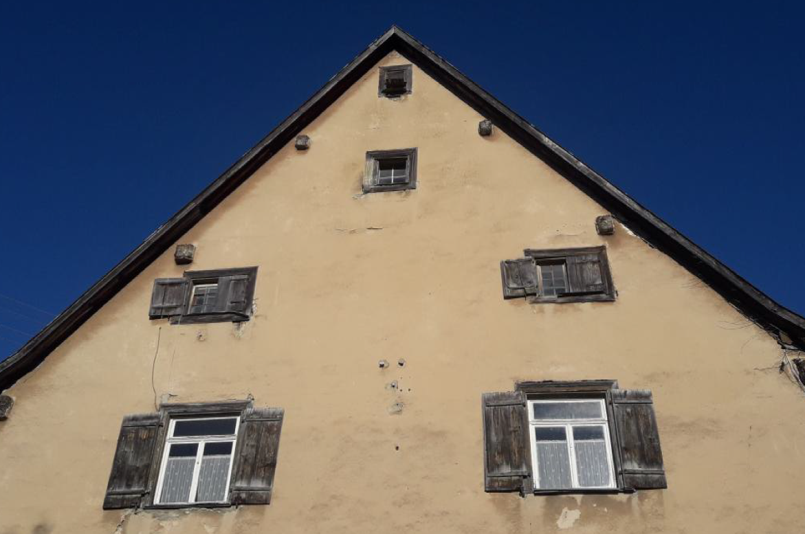 Mehrfamilienhaus zum Kauf 259.000 € 22 Zimmer 391 m²<br/>Wohnfläche 603 m²<br/>Grundstück ab sofort<br/>Verfügbarkeit Dürbheim 78589