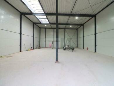 Lagerhalle zur Miete 2.000 € 280 m² Lagerfläche Lübeck 23569