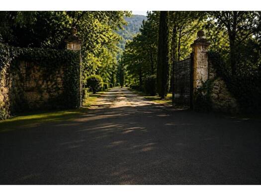 Haus zum Kauf 13.000.000 € 1 Zimmer 7.200 m² la Vall d'en Bas 17176