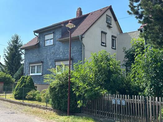 Einfamilienhaus zum Kauf 77.500 € 6 Zimmer 130 m² 611 m² Grundstück frei ab sofort Langenhain Waltershausen 99880