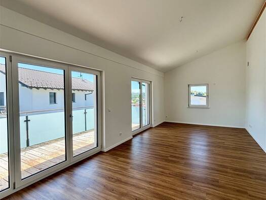 Wohnung zur Miete 900 € 3 Zimmer 83,8 m² Frauenholz Aicha vorm Wald 94529