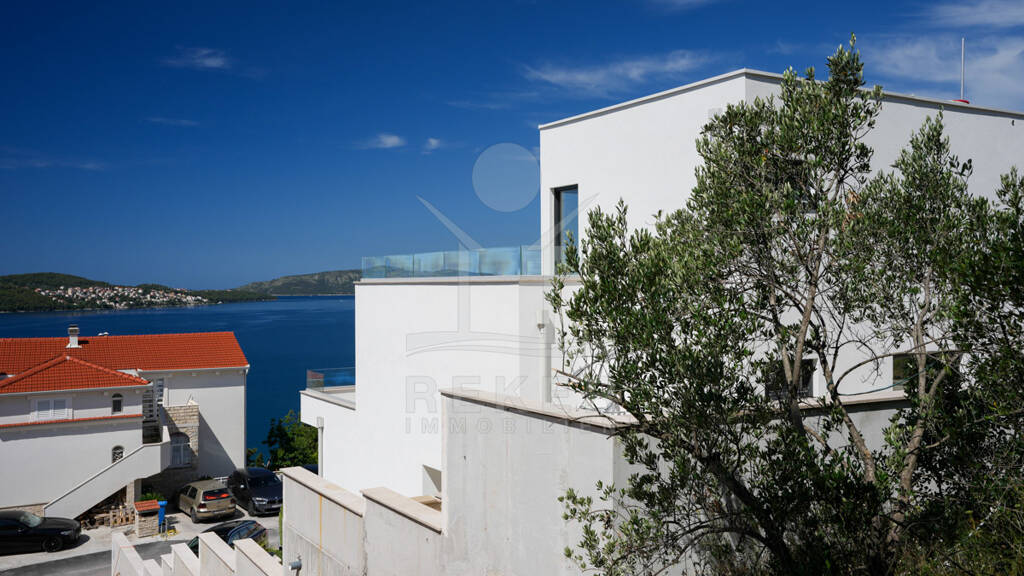 Villa zum Kauf - Erstbezug 6 Zimmer 270 m² 611 m² Grundstück Trogir 21220