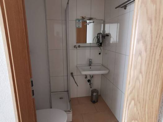 WG-Zimmer zur Miete 300 € 15 m² Geschoss 1/4 frei ab sofort Dettingen an der Erms 72581