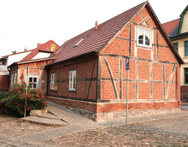 Einfamilienhaus zur Miete 990 € 5 Zimmer 102 m² 185 m² Grundstück frei ab 01.07.2025 Lange Straße 38 Warin Warin 19417