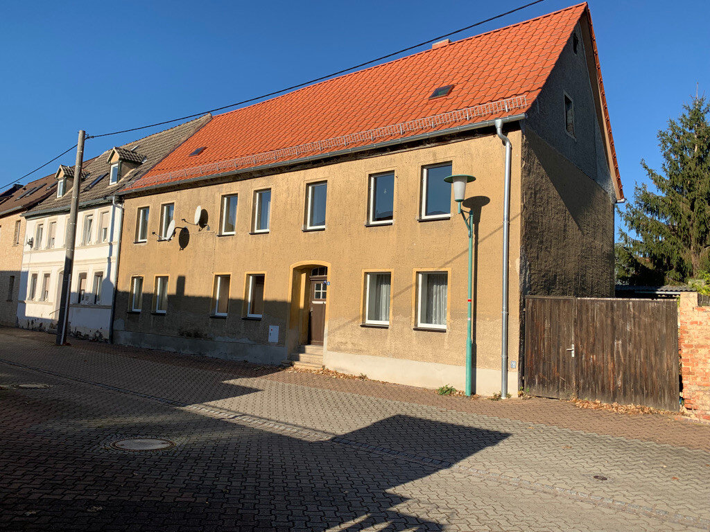 Mehrfamilienhaus zum Kauf 85.000 € 10 Zimmer 179 m²<br/>Wohnfläche 693 m²<br/>Grundstück Schafstädt Bad Lauchstädt 06246