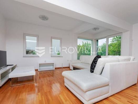 Haus zur Miete 2.500 € 4 Zimmer 162 m² Novi Vinodolski Novi Vinodolski