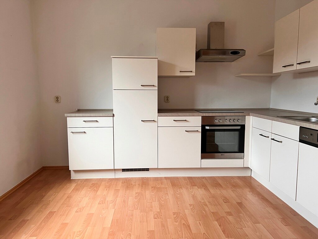 Wohnung zur Miete 335 € 2 Zimmer 67 m²<br/>Wohnfläche Paul-Gerhardt-Straße 10 Haselbrunn Plauen 08525