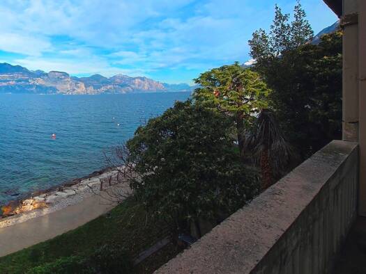 Haus zum Kauf 8 Zimmer 476 m² 2.500 m² Grundstück frei ab sofort Castelletto di Brenzone