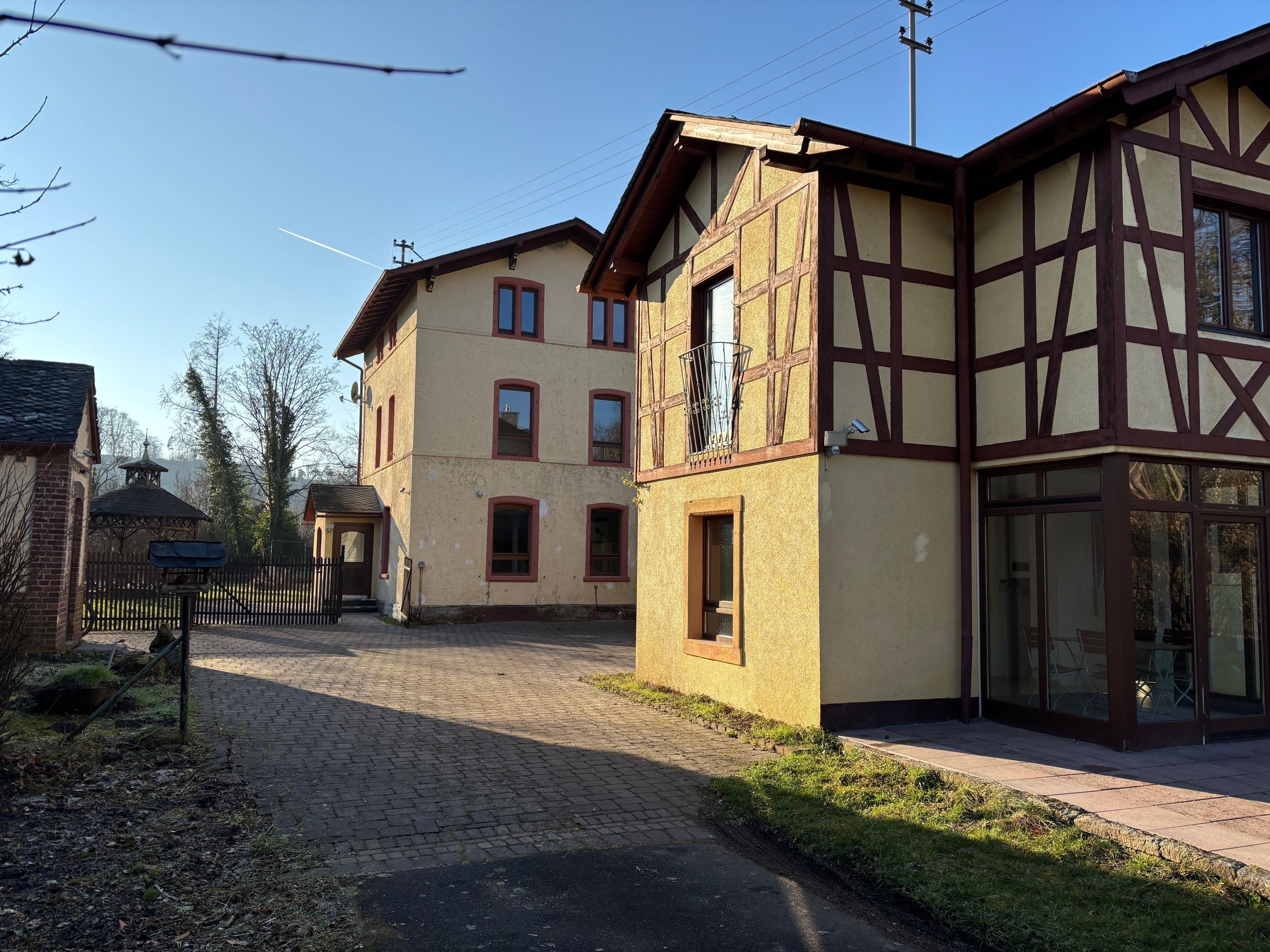 Mehrfamilienhaus zum Kauf provisionsfrei 428.000 € 10 Zimmer 255 m²<br/>Wohnfläche 2.778 m²<br/>Grundstück ab sofort<br/>Verfügbarkeit Unterau 4 Villmar Villmar 65606