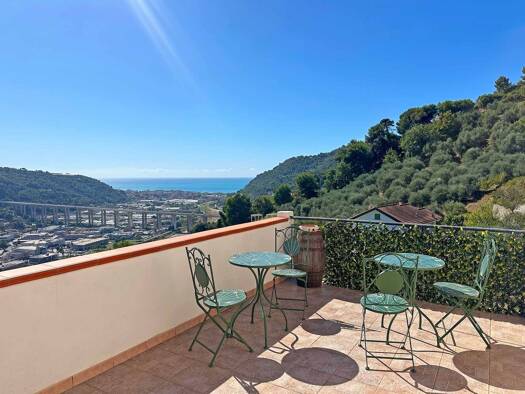 Villa zum Kauf 595.000 € 7 Zimmer 249 m² 4.380 m² Grundstück Meerblick Camporosso 18033