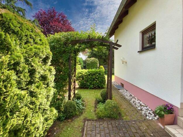 Einfamilienhaus zum Kauf 295.000 € 4 Zimmer 118 m² 321 m² Grundstück Bad Langensalza 99947