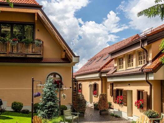 Bürogebäude zum Kauf als Kapitalanlage geeignet 3.800.000 € 18 Zimmer 1.300 m² 997 m² Grundstück Str. I. L. Caragiale Râ?nov 505400