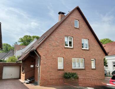 Einfamilienhaus zum Kauf 280.000 € 6 Zimmer 164,9 m² 419 m² Grundstück frei ab sofort Syassenstraße 9 Brake Brake 26919