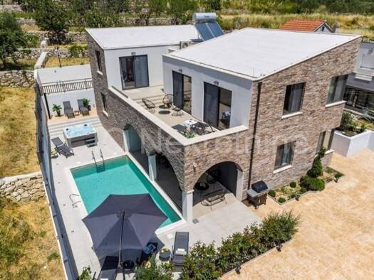 Haus zur Miete 2.000 € 4 Zimmer 300 m² Omis