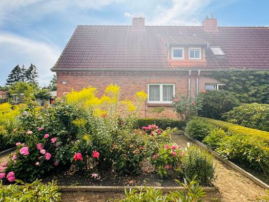 Doppelhaushälfte zum Kauf 150.000 € 4 Zimmer 99,5 m² 1.189 m² Grundstück Alt Meteln 19069