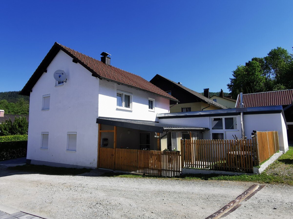 Einfamilienhaus zum Kauf 329.000 € 5 Zimmer 140 m²<br/>Wohnfläche 257 m²<br/>Grundstück Mietraching Deggendorf 94469