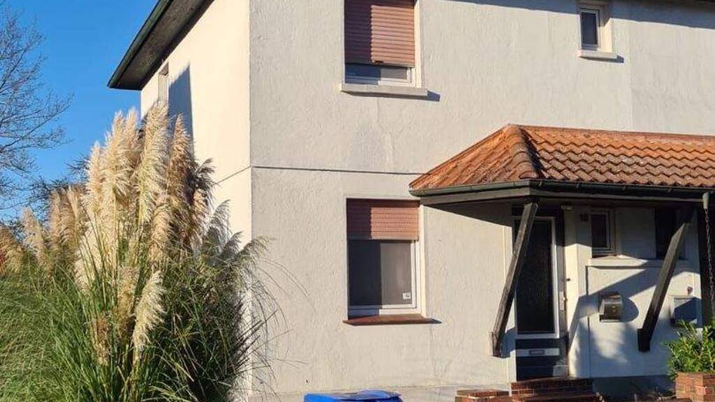 Doppelhaushälfte zum Kauf 129.000 € 4 Zimmer 70 m² 670 m² Grundstück Varel 26316