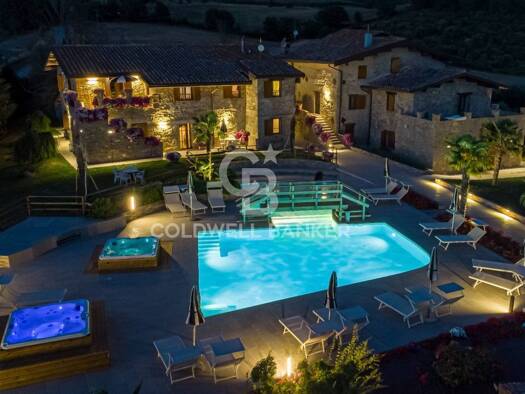 Haus zum Kauf 1.730.000 € 820 m² 2.740 m² Grundstück Gubbio 06024