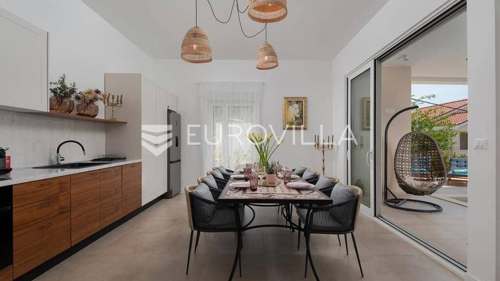 Haus zur Miete 2.500 € 4 Zimmer 240 m² Kucine Solin 21209