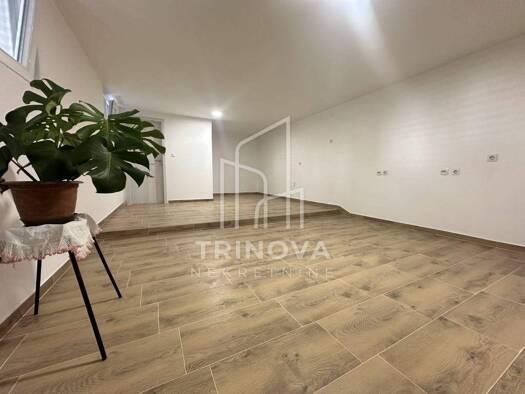 Büro zur Miete 750 € 2 Zimmer Jazine, Zadar Jazine - Bili brig