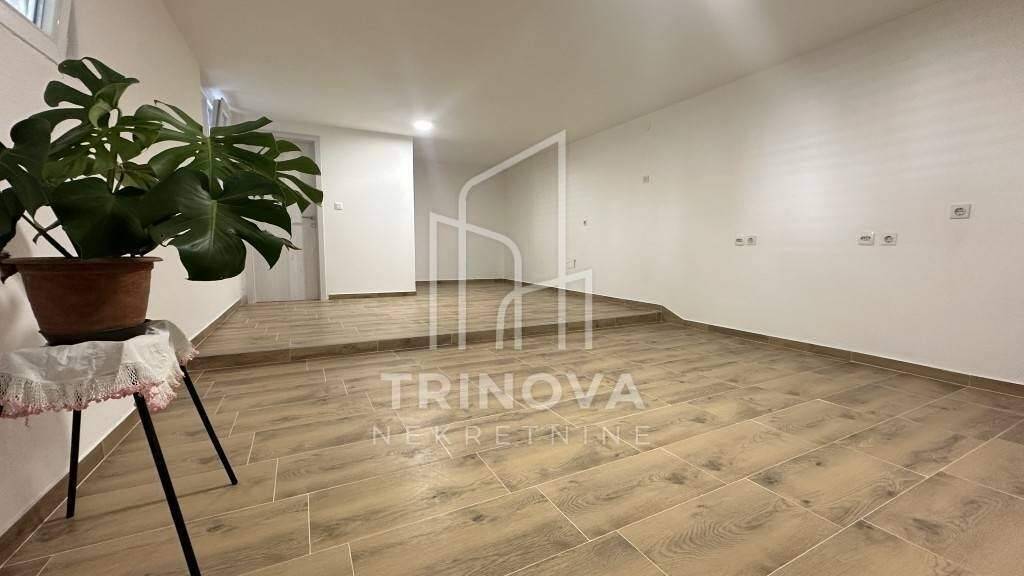 Büro zur Miete 750 € 2 Zimmer Jazine, Zadar Jazine - Bili brig