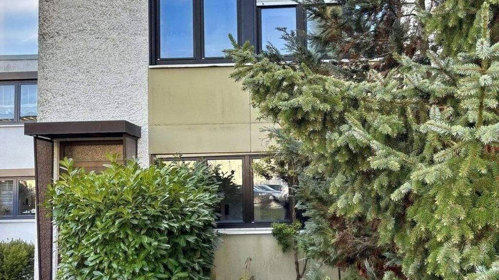 Reihenmittelhaus zum Kauf 250.000 € 5 Zimmer 130 m² 240 m² Grundstück frei ab sofort Dittelbrunn 97456