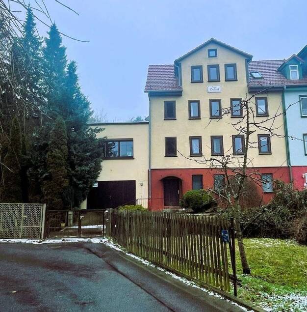 Haus zum Kauf 245.000 € 12 Zimmer 230 m² 570 m² Grundstück Friedrichroda Friedrichroda 99894