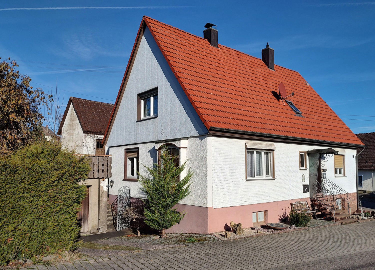 Einfamilienhaus zum Kauf provisionsfrei 345.000 € 7 Zimmer 135 m²<br/>Wohnfläche 404 m²<br/>Grundstück 01.10.2025<br/>Verfügbarkeit Conweiler Straubenhardt 75334