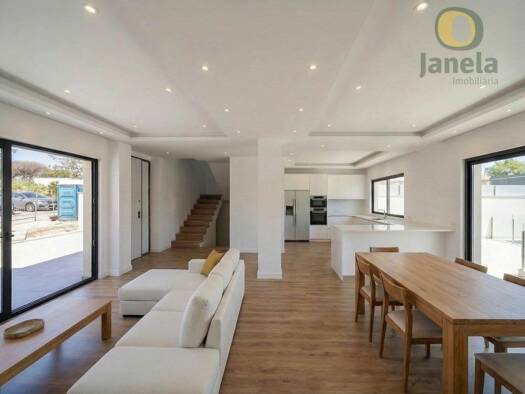 Haus zum Kauf 890.000 € 260 m² 215 m² Grundstück Montenegro 8005