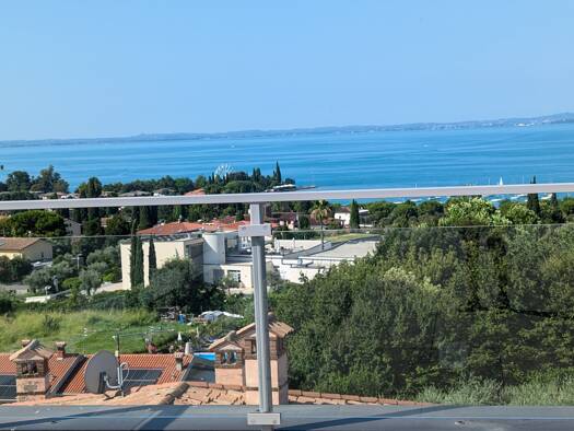 Penthouse zum Kauf 1.230.000 € 3 Zimmer 153 m² 1. Geschoss frei ab sofort Via San Colombano Bardolino 37011