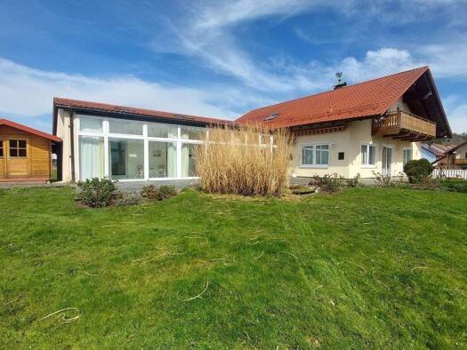 Haus zum Kauf 595.000 € 15 Zimmer 398 m² 1.190 m² Grundstück frei ab sofort Leuchtenberger Straße Irchenrieth 92699