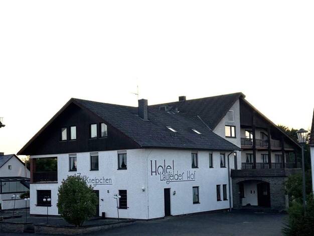 Hotel zum Kauf provisionsfrei 26 Zimmer 1 m² Gastrofläche 3.015 m² Grundstück Hauptstraße Laufeld 54533