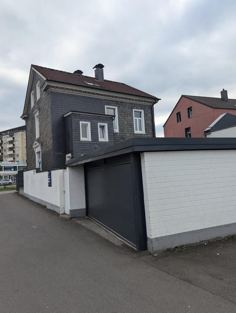 Mehrfamilienhaus zum Kauf als Kapitalanlage geeignet 460.000 € 8 Zimmer 210 m²<br/>Wohnfläche 283 m²<br/>Grundstück Zentralpunkt Remscheid 42855