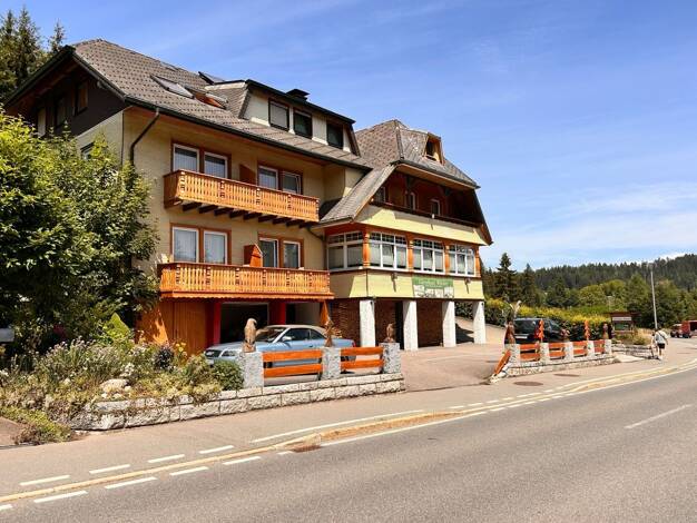 Mehrfamilienhaus zum Kauf 1.444.000 € 20 Zimmer 443 m² 1.208 m² Grundstück frei ab 01.01.2027 Hinterzarten 79856