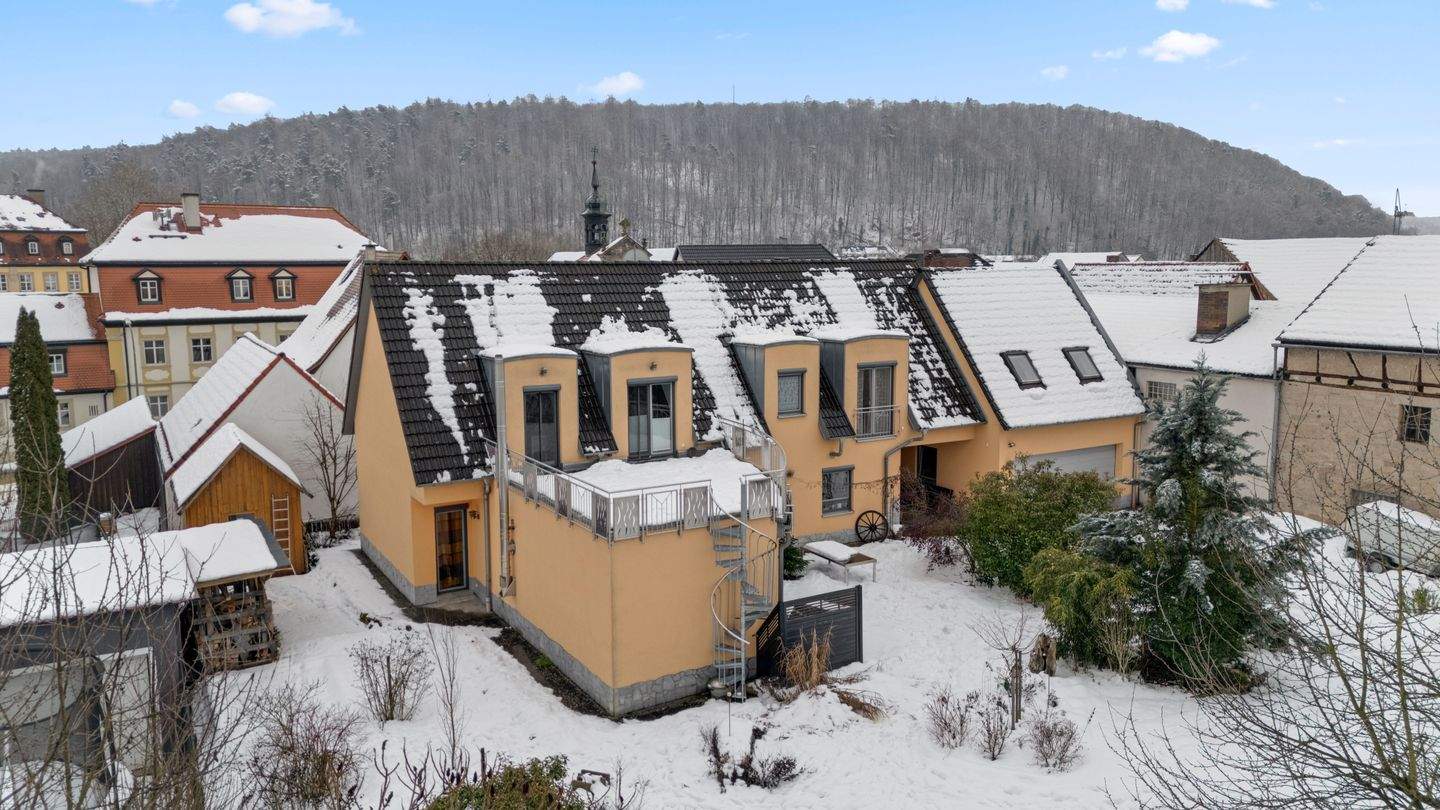 Immobilie in Ebelsbach - Exklusives Einfamilienhaus! Stilvolles Anwesen in ruhiger Lage mit großem Grundstück - Bild 2